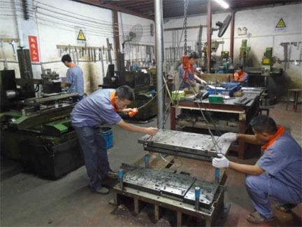 塑（sù）膠注塑模具擺（bǎi）杆先複位機構