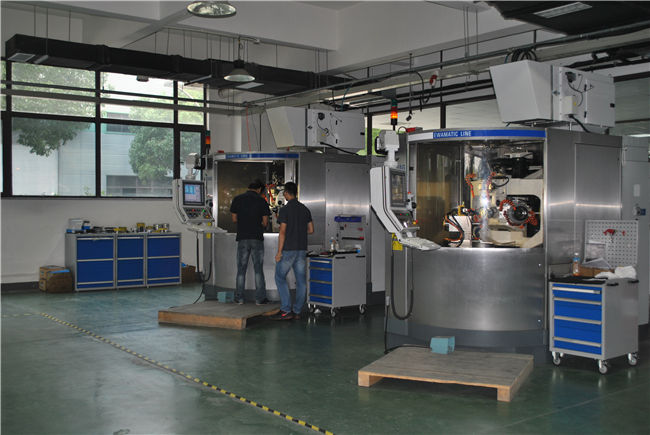 塑膠注塑（sù）模具製造滑塊用油壓油缸抽芯機構（gòu）